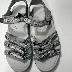Viakix Stylish Gray Women's Sandals Size 9 SB-91